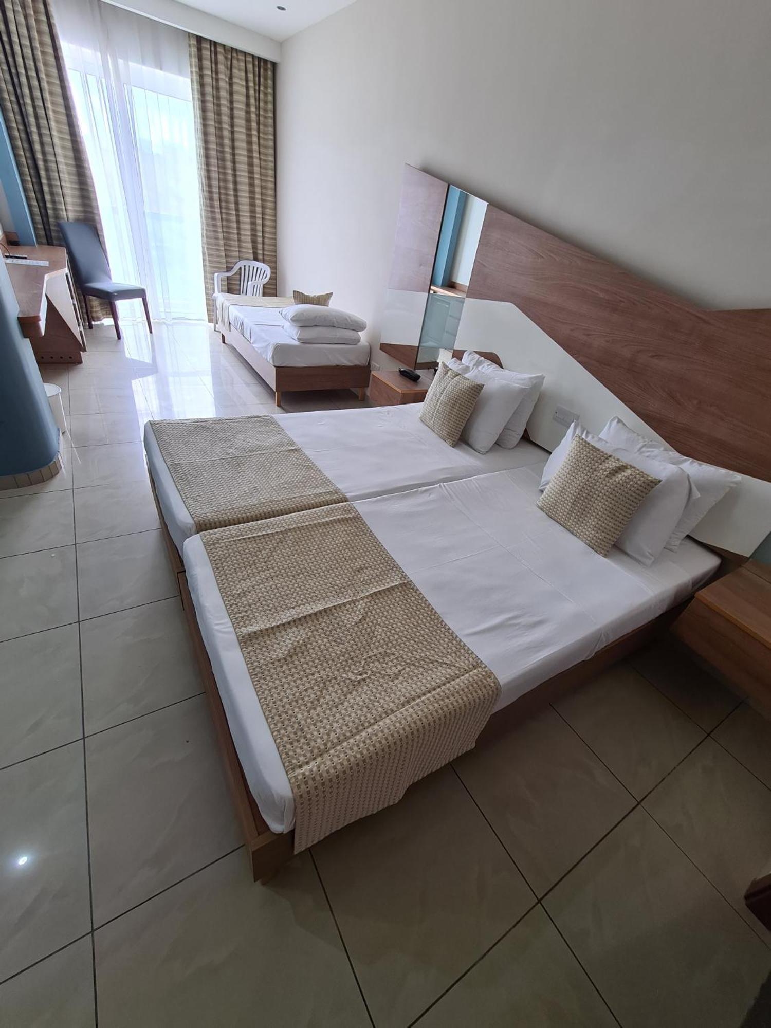 Water'S Edge Hotel Birzebbuga Phòng bức ảnh