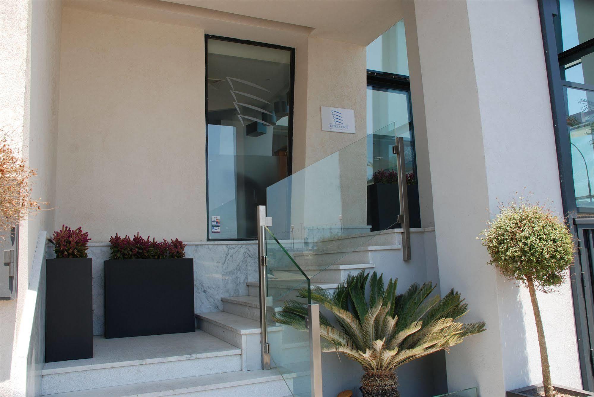 Water'S Edge Hotel Birzebbuga Ngoại thất bức ảnh